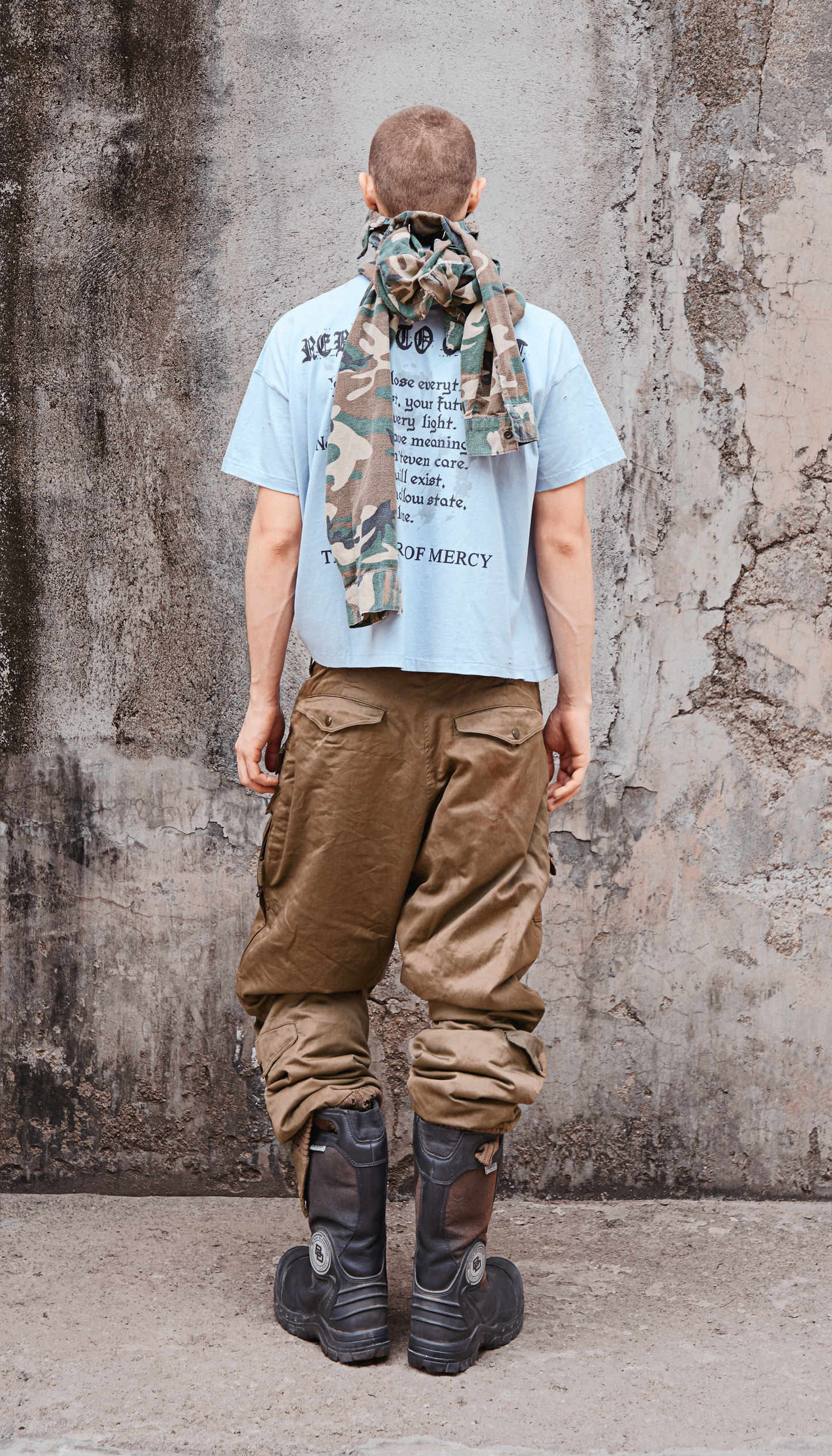 HIDEOUT SCRATCH TEE