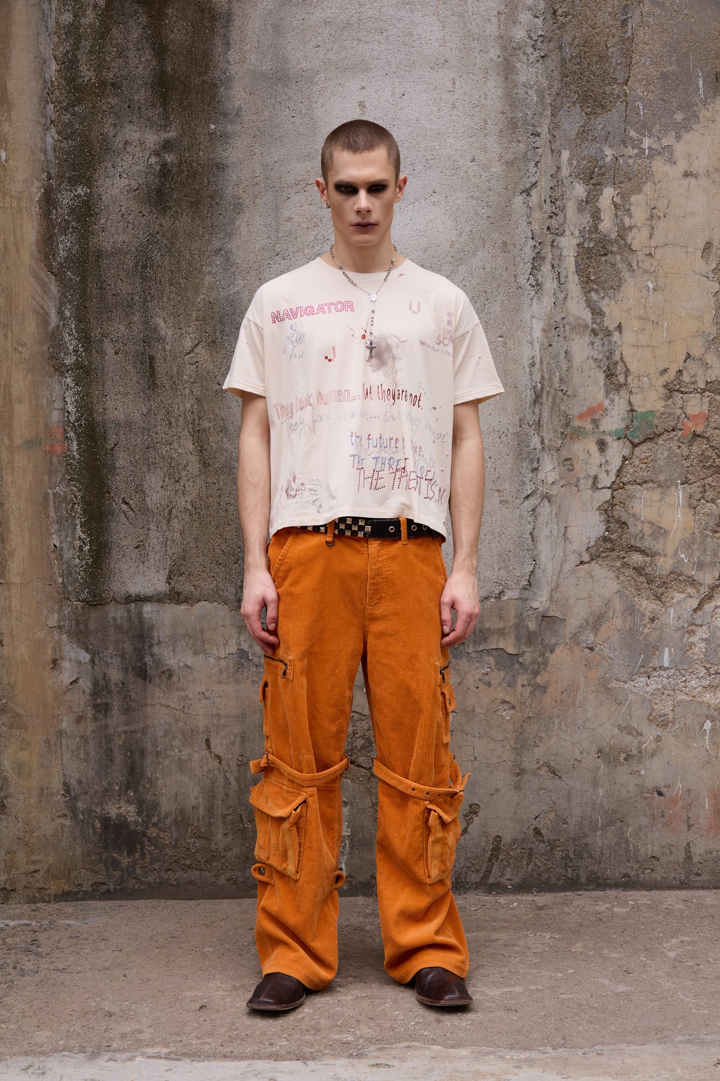 GRAFFITI GRAPHIC TEE